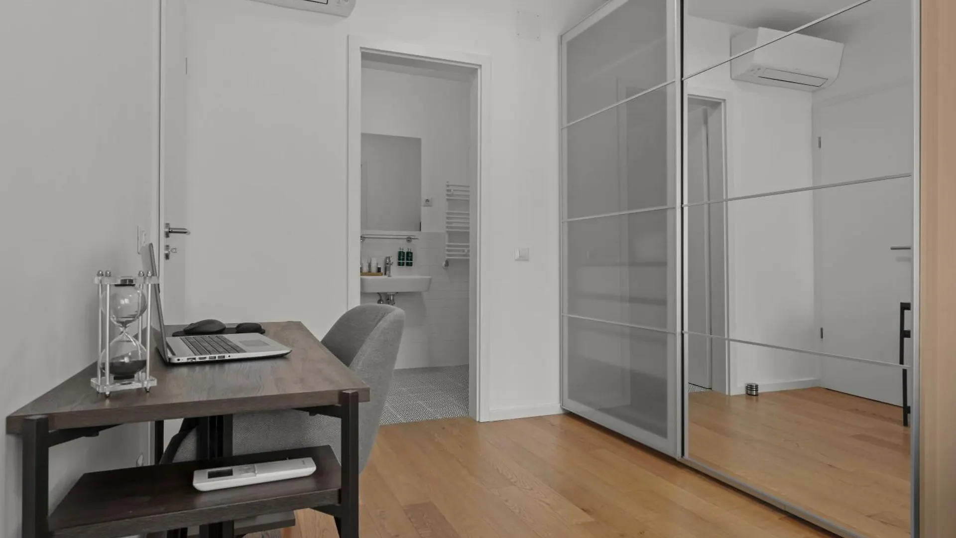 Mido Duo In New Building With Parking, Self Check-In And Security Apartment Bucharest Romania